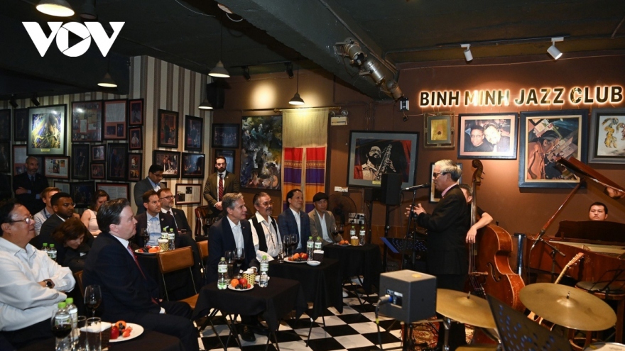 US Secretary of State enjoys Jazz music, Vietnamese cuisine